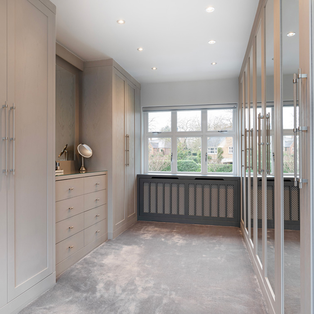 bespoke-fitted-mirrored-dressing-room