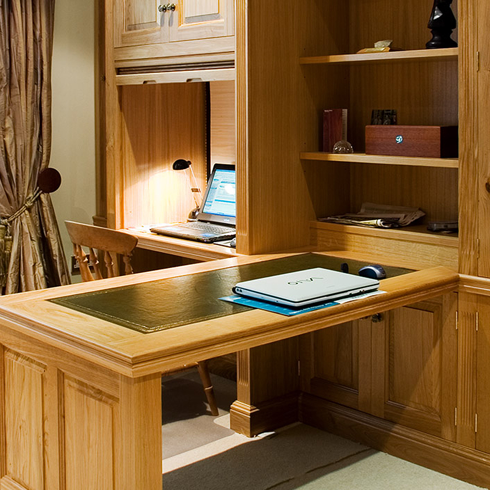 Bespoke-traditional-panelled-oak-study