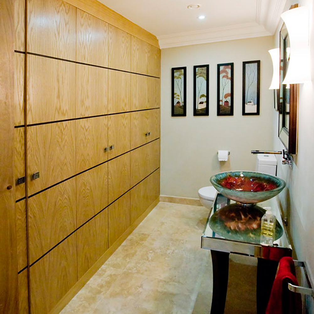Cloak-room-cabinet