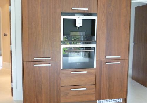 Bespoke-kitchen-black-walnut-1
