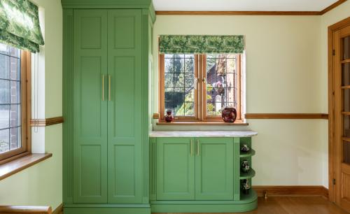 Bespoke-pantry-servery-cabinet