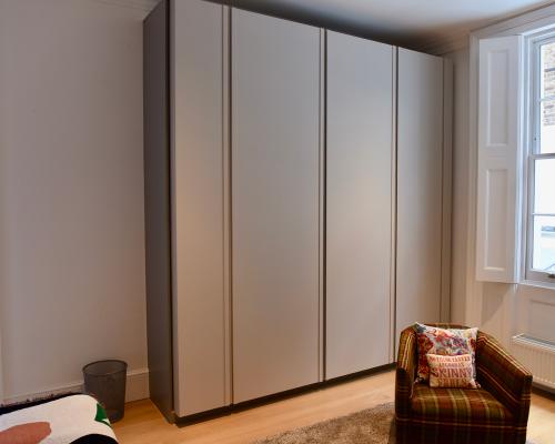 Made-to-measure-fitted-bedroom-wardrobes